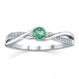 St��brn� prsten s prav�m Smaragdem a Brilliance Zirconia